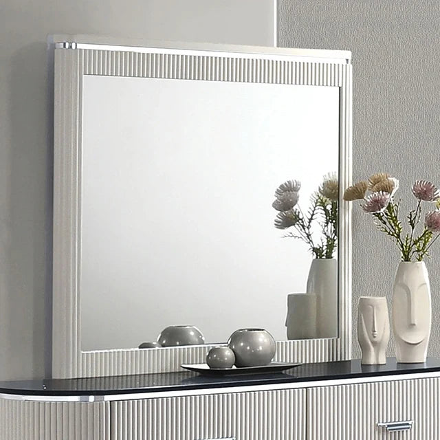 Aldgate Mirror